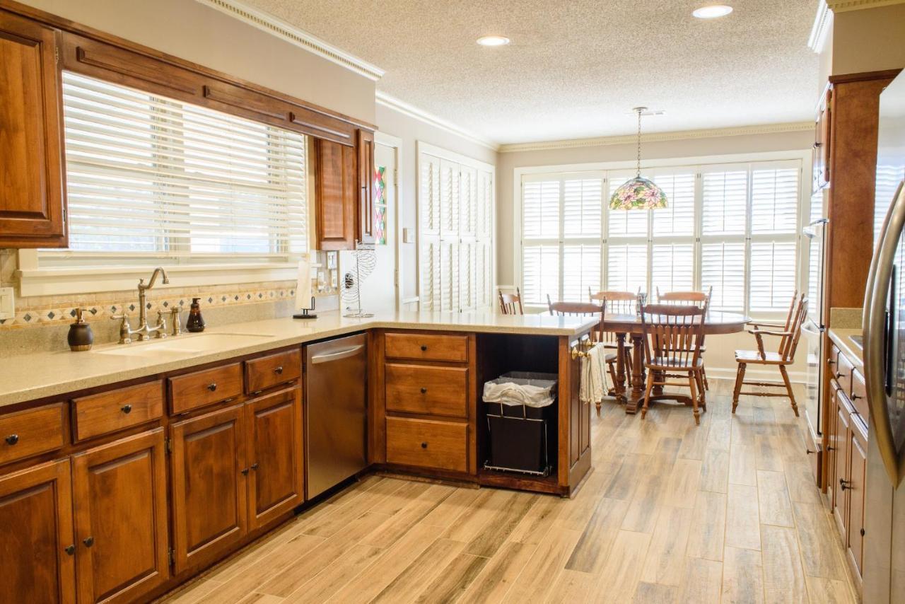 Oakwood Manor - Steps To Oaklawn, Minutes To Downtown, Lakes, More Hot Springs Exterior photo